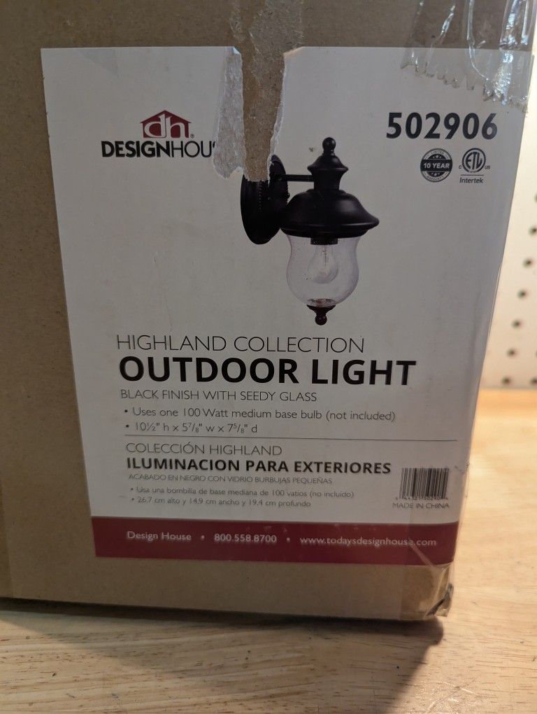 Outdoor Light 2 Available