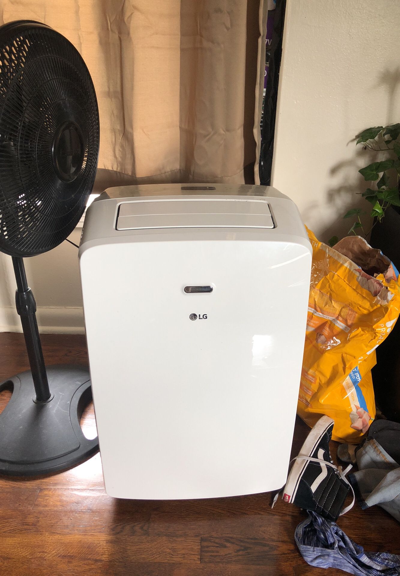 LG portable air conditioning unit, dehumidifier