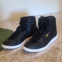 Size 7.5 PUMA Women's Sneakers (Black)