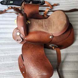 New Western Saddle Nice Moving 100.00