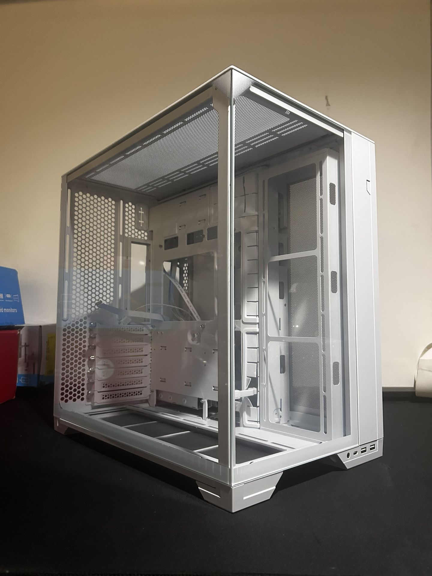 Lian Li 011 Vision Compact Gaming Pc Case