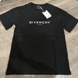 GIVENCHY - T Shirt 