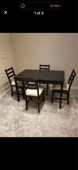 Table/chairs