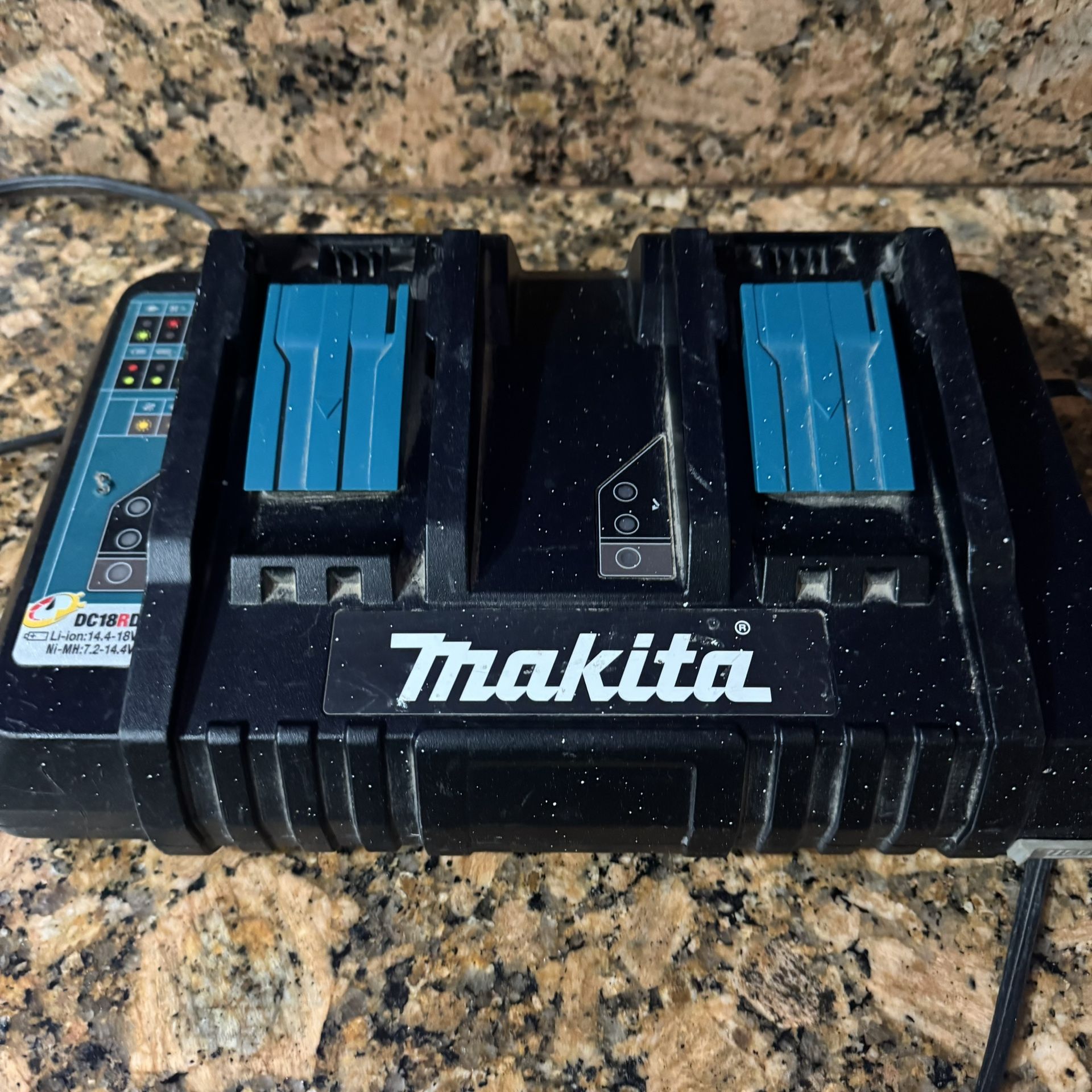 Makita 18V Lithium- Lon Dual Port Rapid Charger 