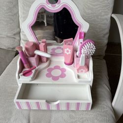 MELISSA AND DOUG BEAUTY SALON