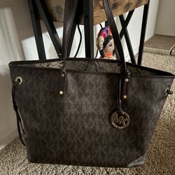 Michael Kors Jet Set In Brown