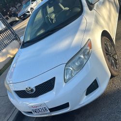 2009 Toyota Corolla Clean Title   182.000 Miles. Plates Aug 2026 