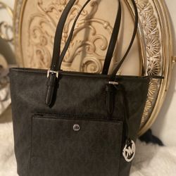 💕🌸Michael Kors Monogram Tote Bag