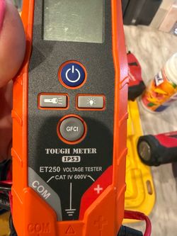 Voltage tester