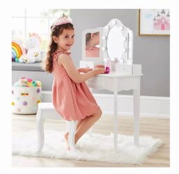 Kids vanity set with lights