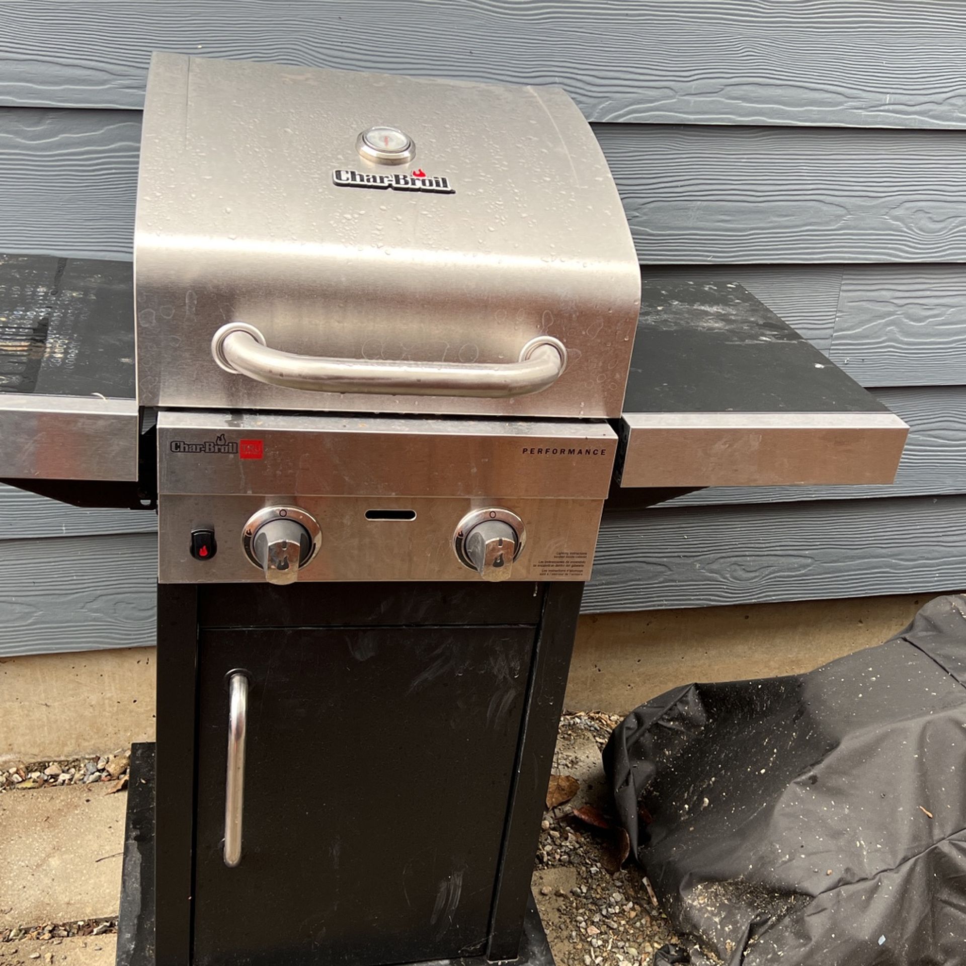 Char-Broil Grill With propane Tank