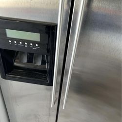 Like New Refrigerator 