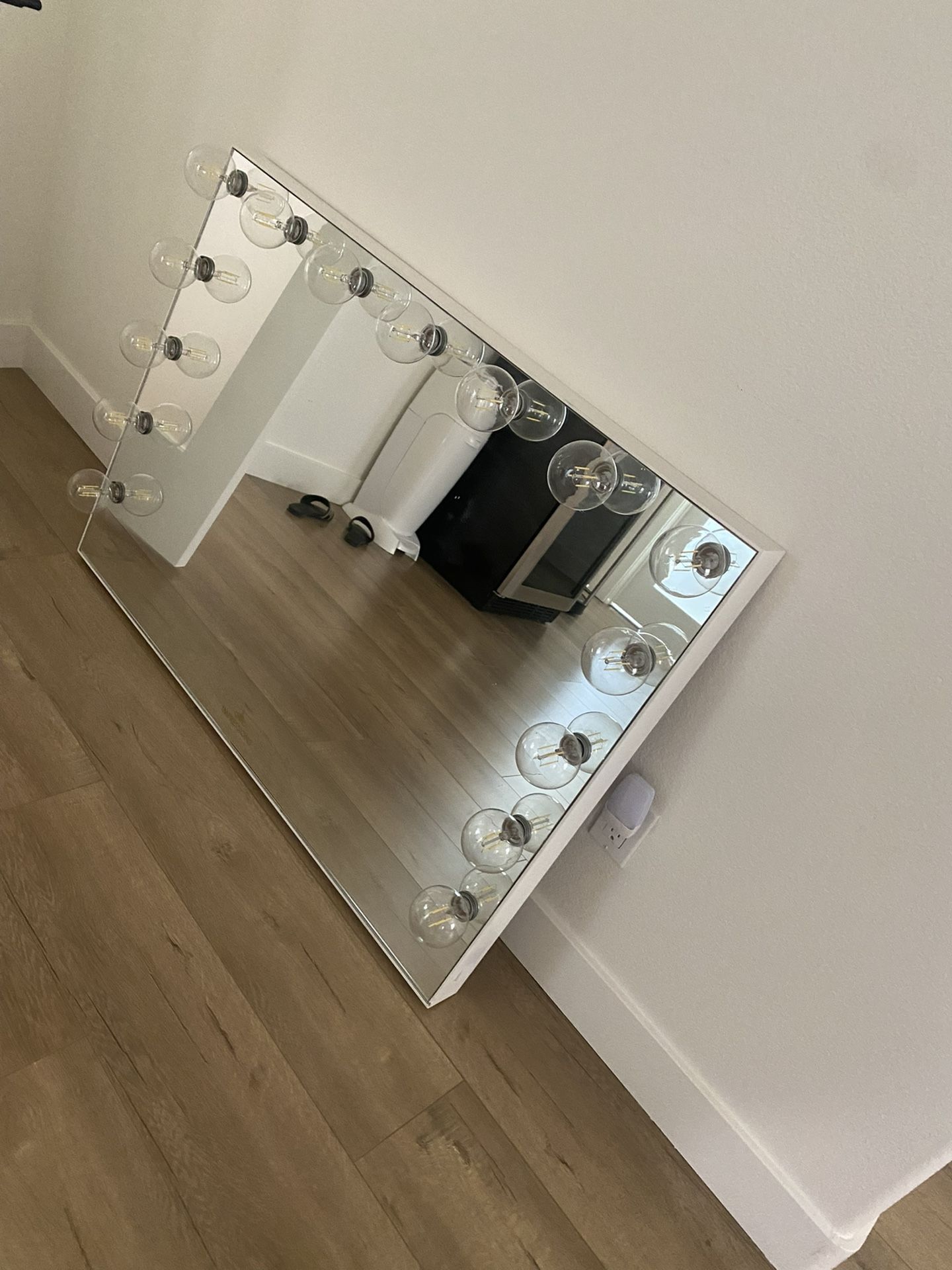 Impressions Vanity Mirror With Bulbs