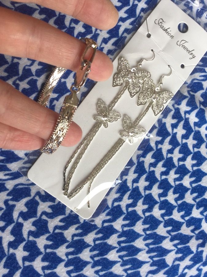 Silver jewelry 🦋Italian Silver bracelet $35 / 🦋 Long Butterflies earrings - silver jewelry $20 Welcome to visit for more classy jewelry 🌿🌷🌿