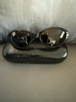 Authentic 1990s Gucci Sunglasses (Black)