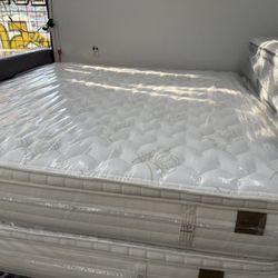 KING SIZE KING KOIL NATURAL COLLECTION MATTRESS & BOX SPRINGS BED SET