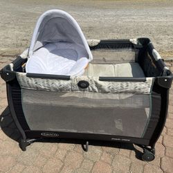 Pack N Play With Bassinet And Napper 