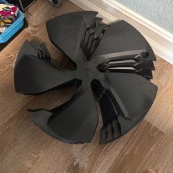 2025-2026 Tesla Model Y Juniper Wheel Covers OEM Set Of 4 $75 OBO