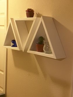 Triangle shelves Set Of 3