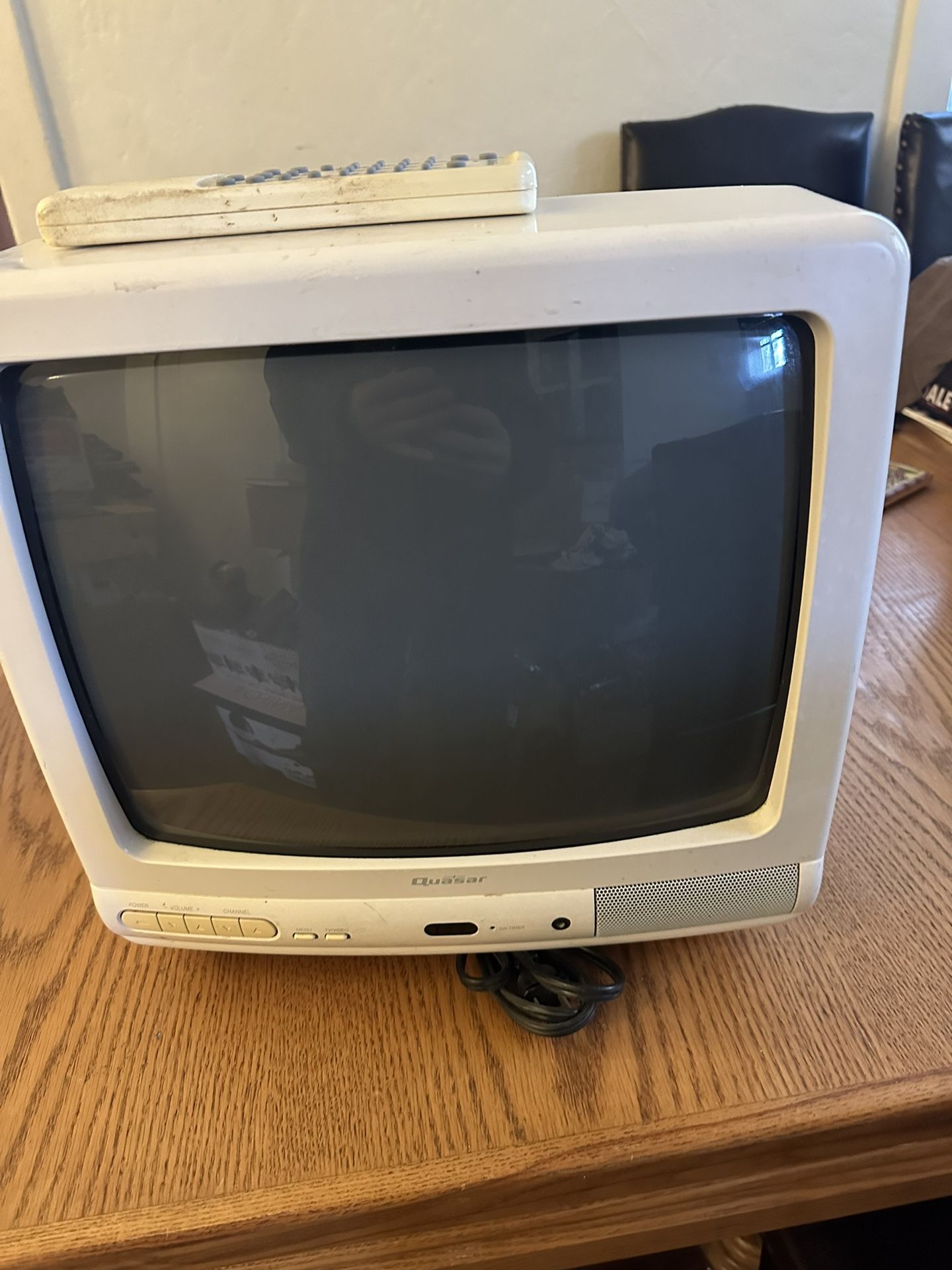1992 Quasar Retro Gaming TV Television TP1320HH W/Working Remote