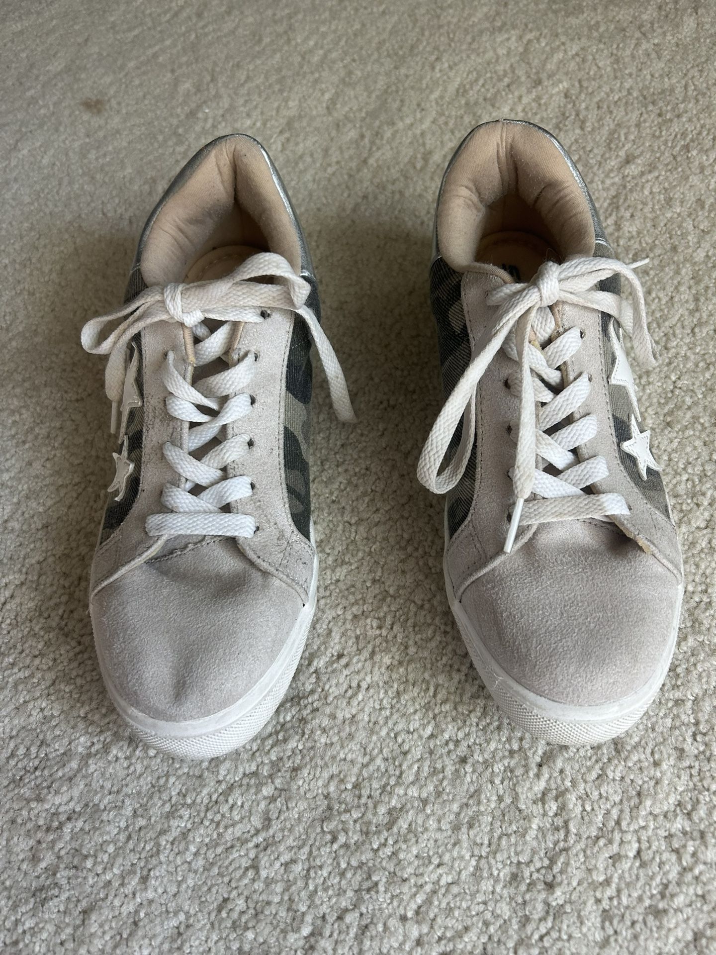 Women’s Shoes 7.5 SODA Camouflage With Stars