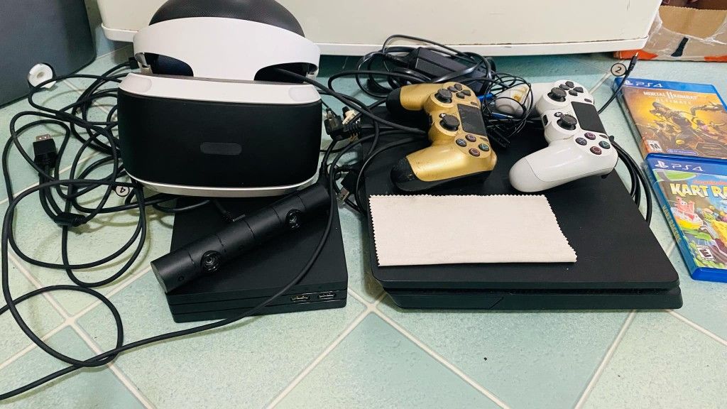 PS4/ VR AND GAMES