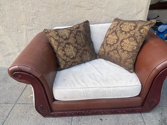 Elegant Sofa & Loveseat Set – Solid Wood Trim