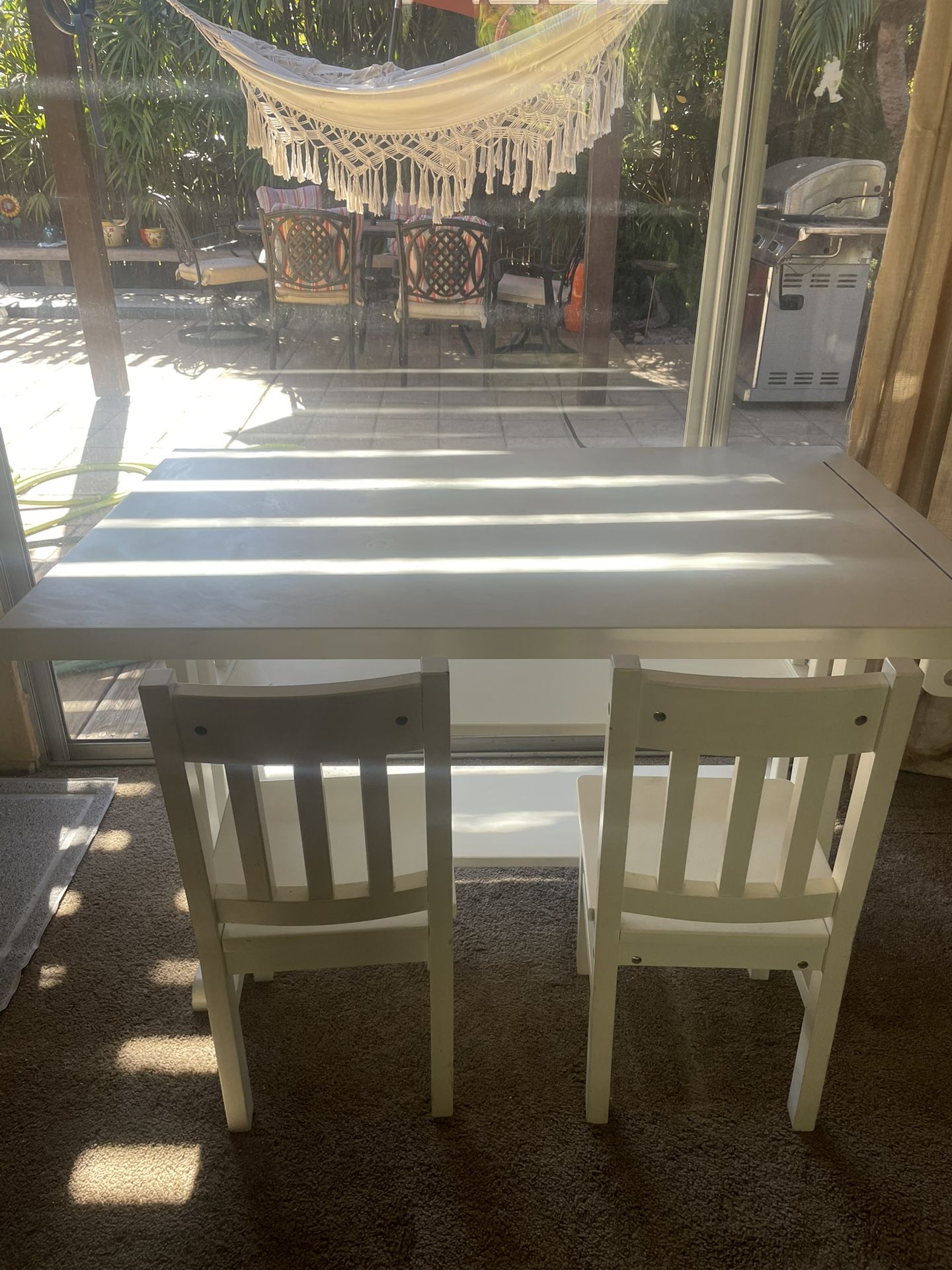 little kids arts and crafts table, including two chairs 