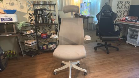 White gaming chair