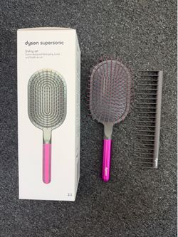 Dyson paddle hairbrush, new
