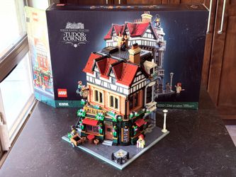 LEGO® Icons #10350 Tudor Corner