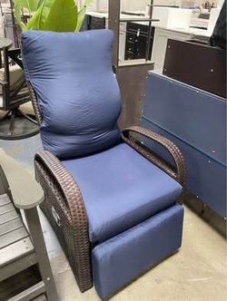 AS IS Assembled New Outdoor Wicker Recliner Chair with Side Table Independently Adjustable
