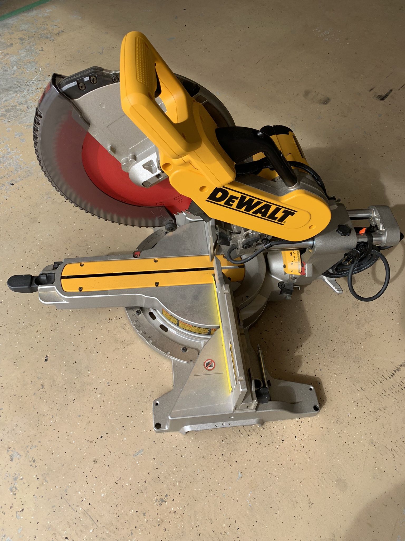 Dewalt Saw