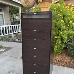 8 Drawer Dresser Chest of Drawers Furniture Great Condition 