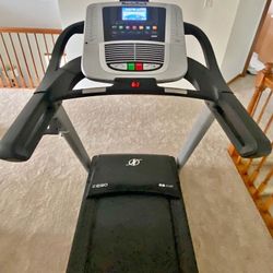 NORDICTRACK C630 TREADMILL ( LIKE NEW & DELIVERY AVAILABLE TODAY)