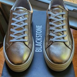 Brand new/Never Worn Blackstone Women’s Size 10 Ash Metallic Leather Shoes