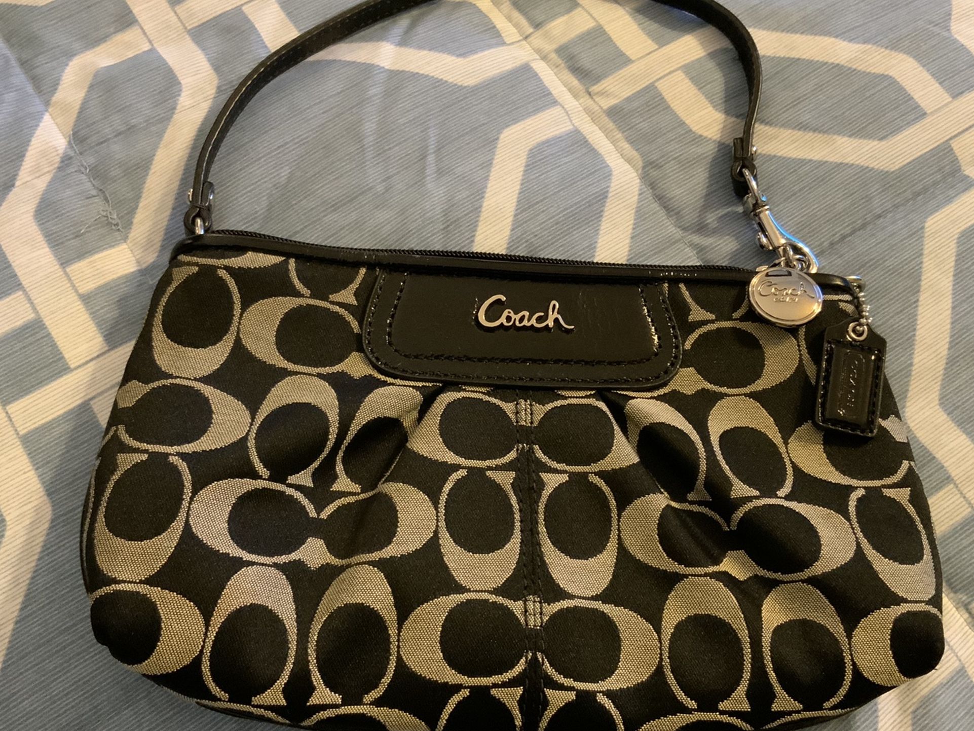 COACH clutch, purse, handbag, wristlet, wallet w/ zipper; $15 Pick-up Or Delivery