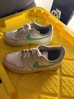 Nike Air Force 1 Low White Green Swoosh