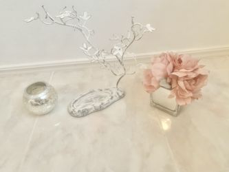 Beautiful White & Pink Mirrored Decor