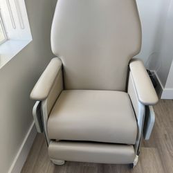 Lumex Deluxe Recliner