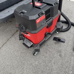 Milwaukee M18 FUEL 6 Gal. Cordless Wet/Dry Shop Vacuum with Filter, Hose, and Accessories