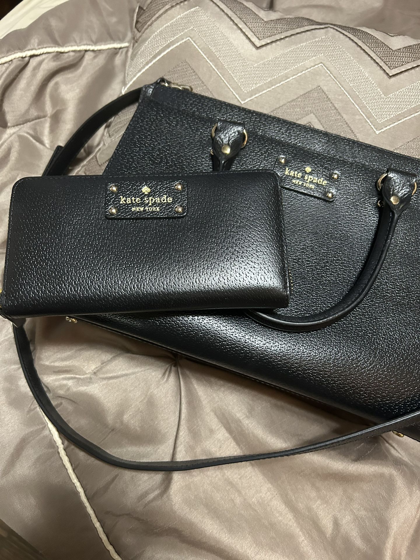 Kate spares purse with wallet