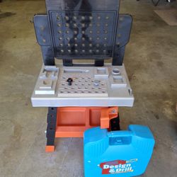 Black & Decker Toy Workbench With Design & Drill Accessories 