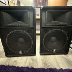Yamaha 24 Channel Mixer + 15” Carpeted 2-Way Speakers