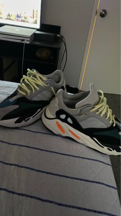 Wave runners size 10.5 comes with box $200