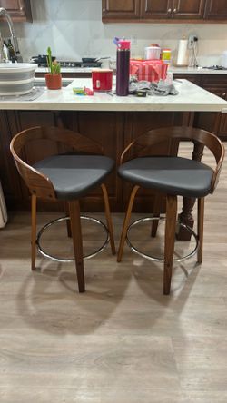 Bar stools with swivel and back