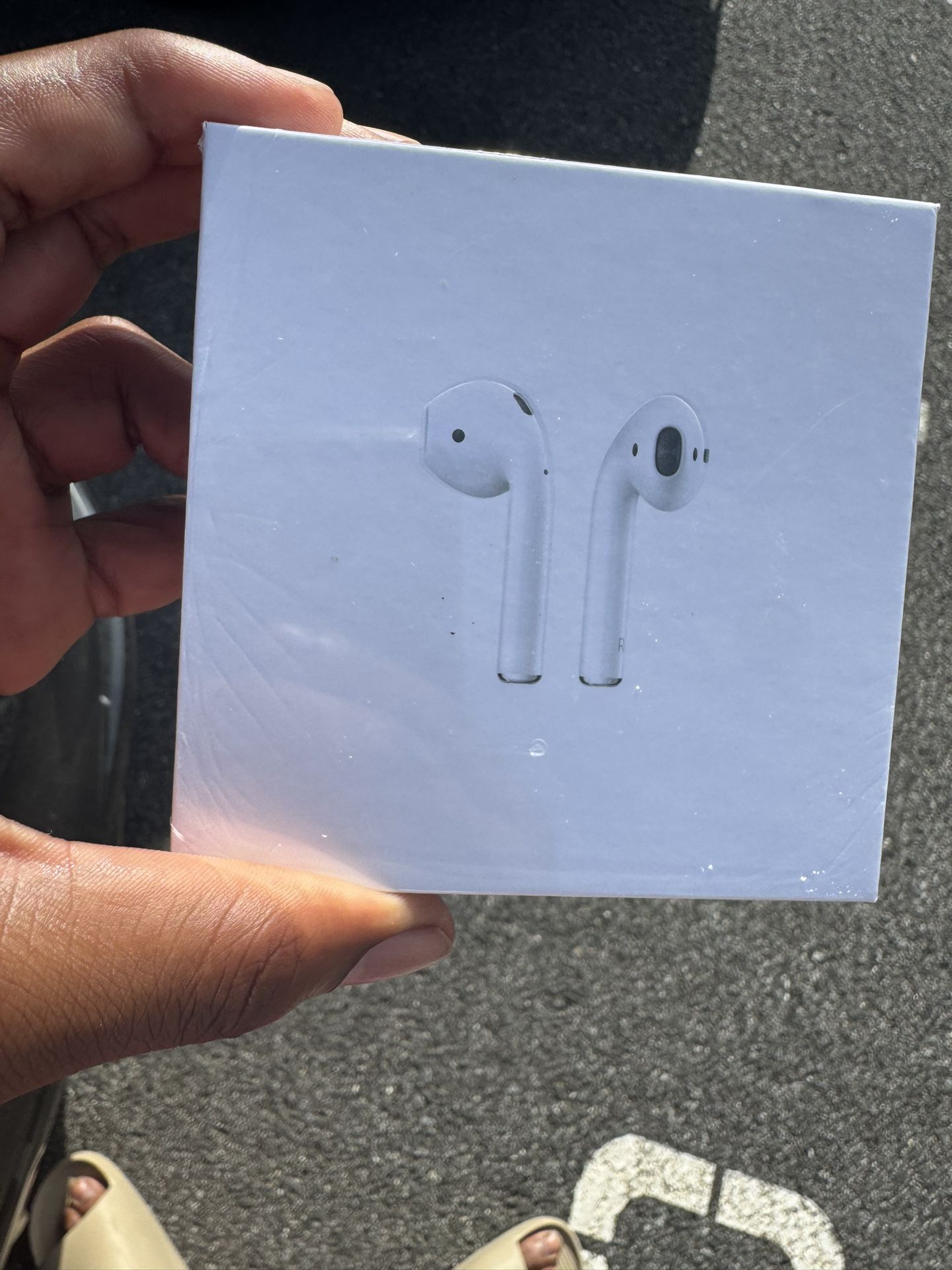 Apple AirPods – Excellent Condition, Charging Case