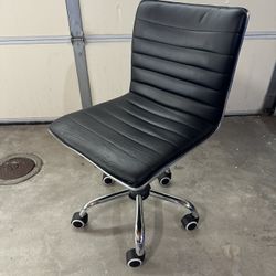 Black Swivel Desk Chair