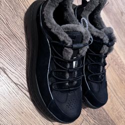 New Ugg Shoes Mens Size 11