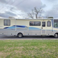 1998 Southwind 36FT CLASS A V8 FORD GAS 45K MILES NEW TIRES